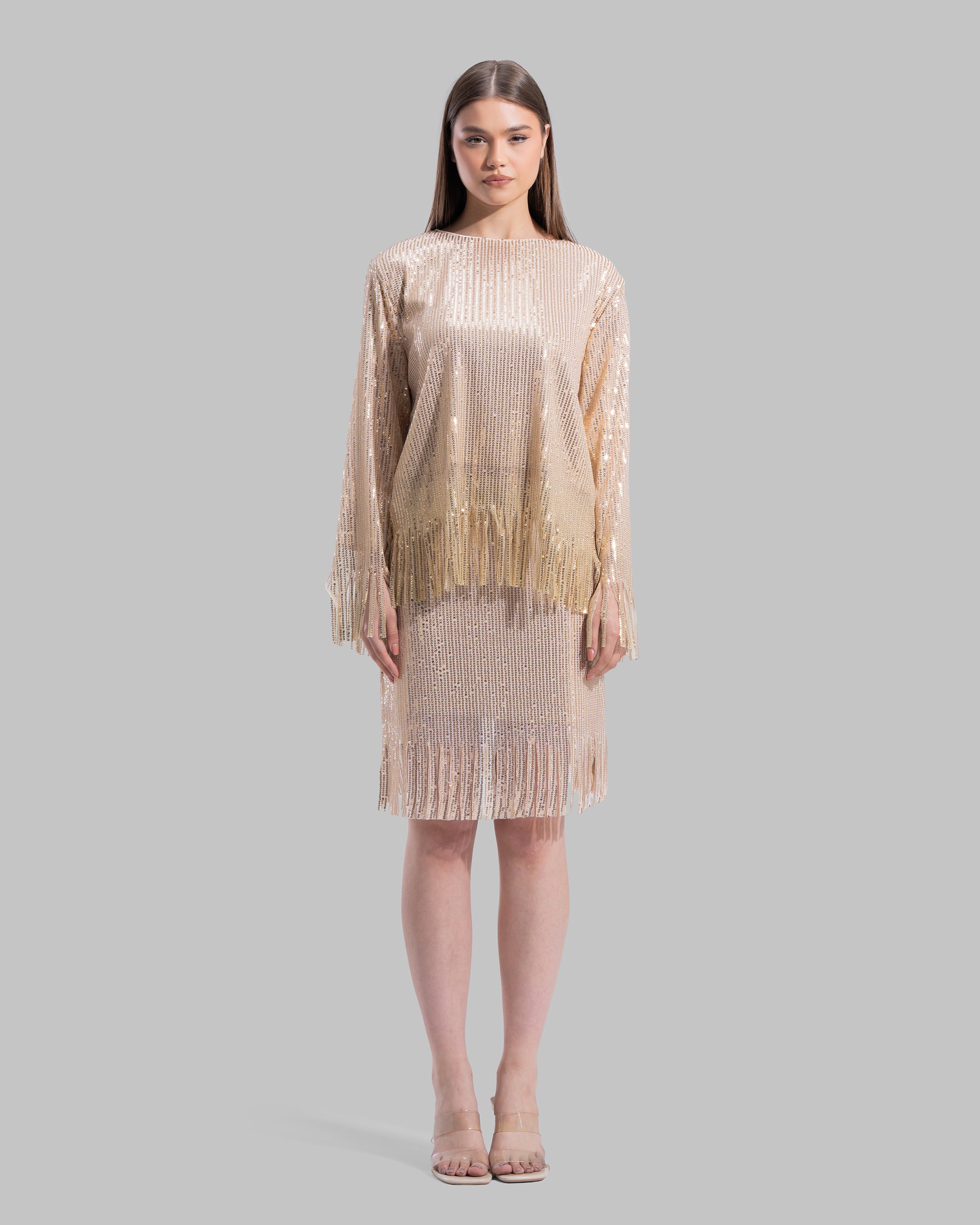 Round neck Blouse with long sleeves.