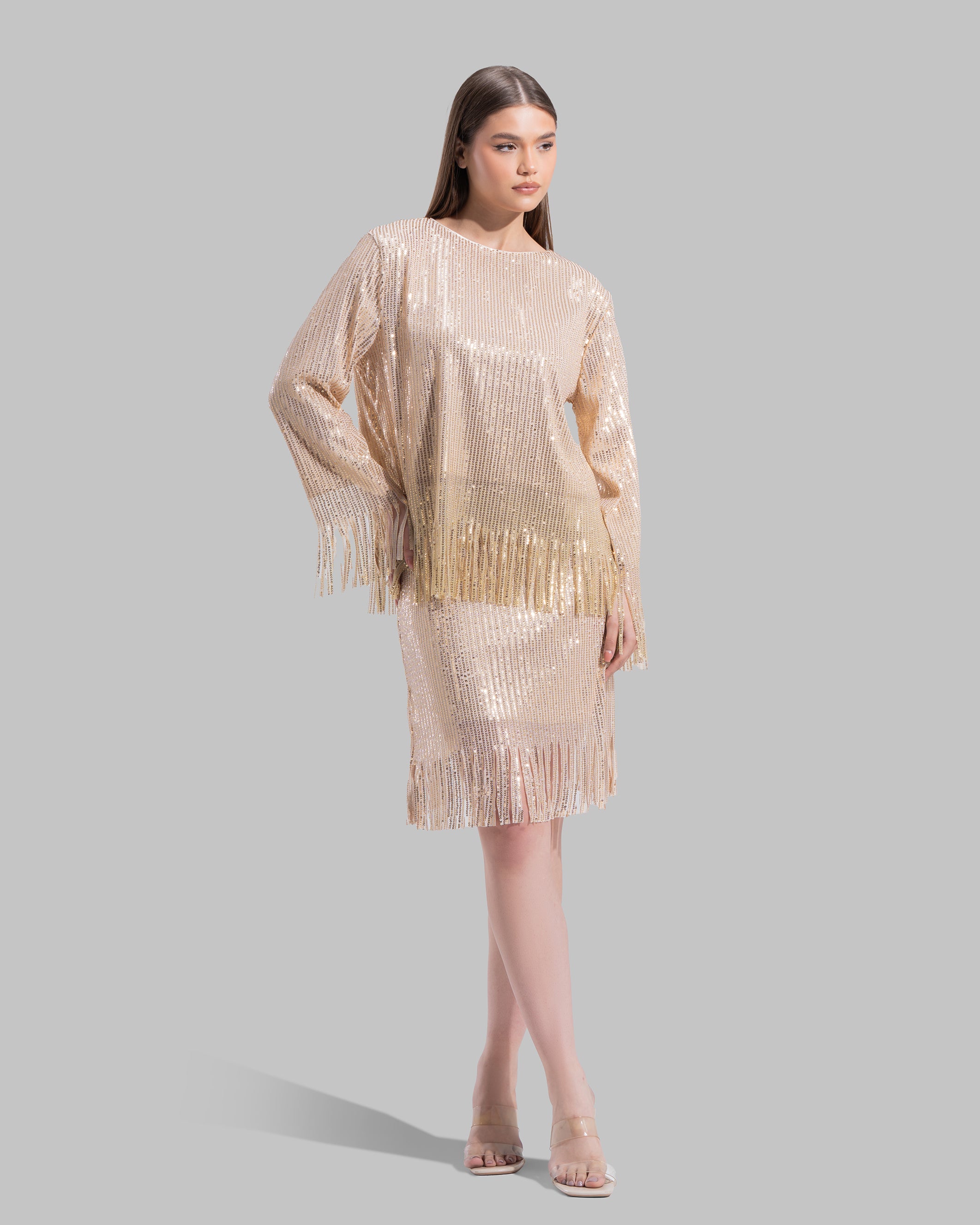Round neck Blouse with long sleeves.