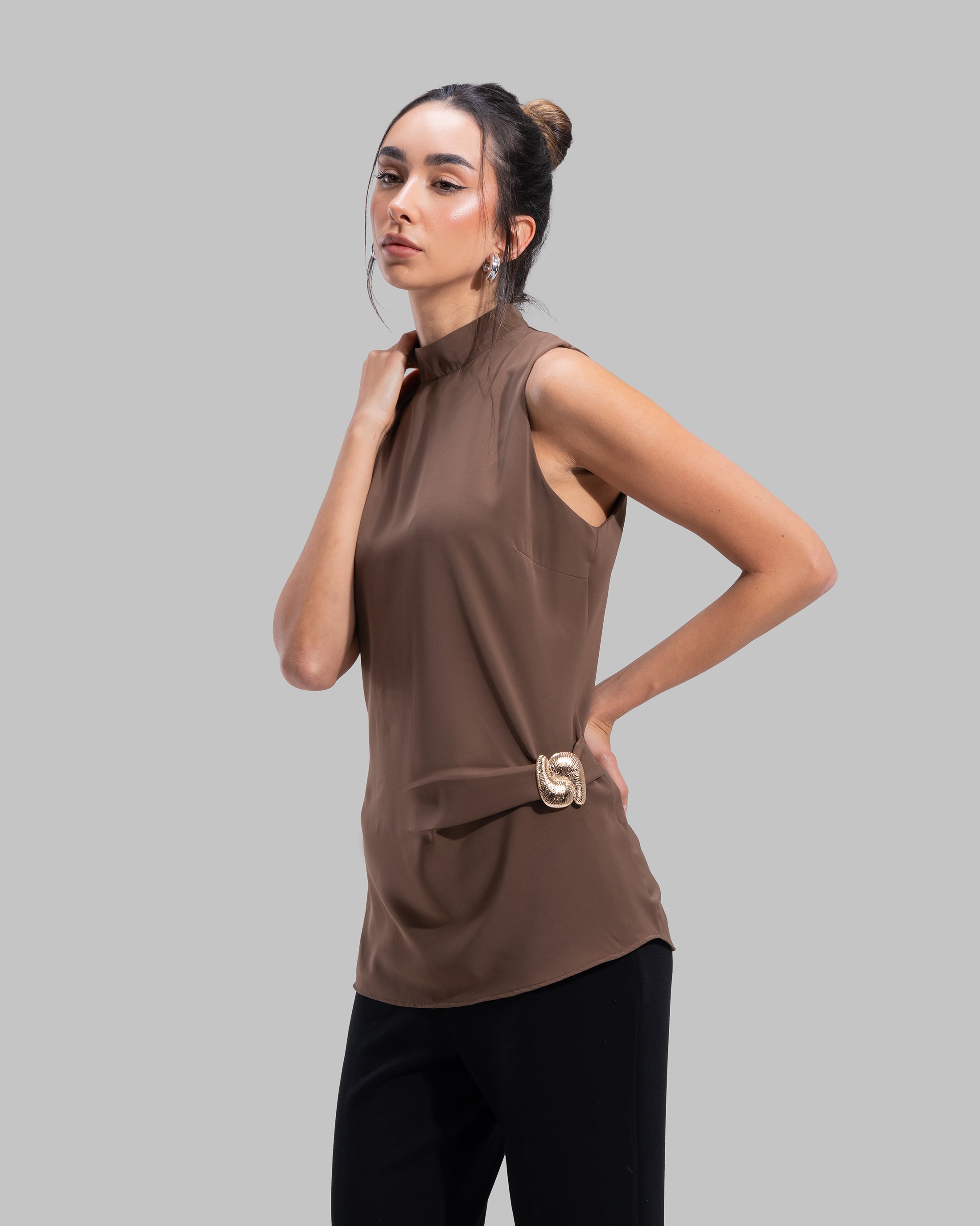 Sleeveless ribbed tank top with a metallic thread finish and a round neck.