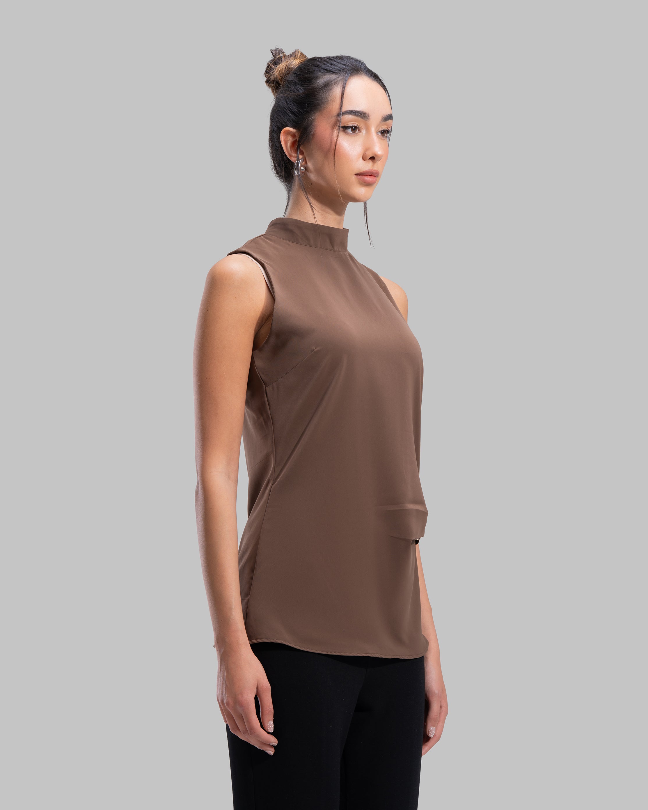 Sleeveless ribbed tank top with a metallic thread finish and a round neck.
