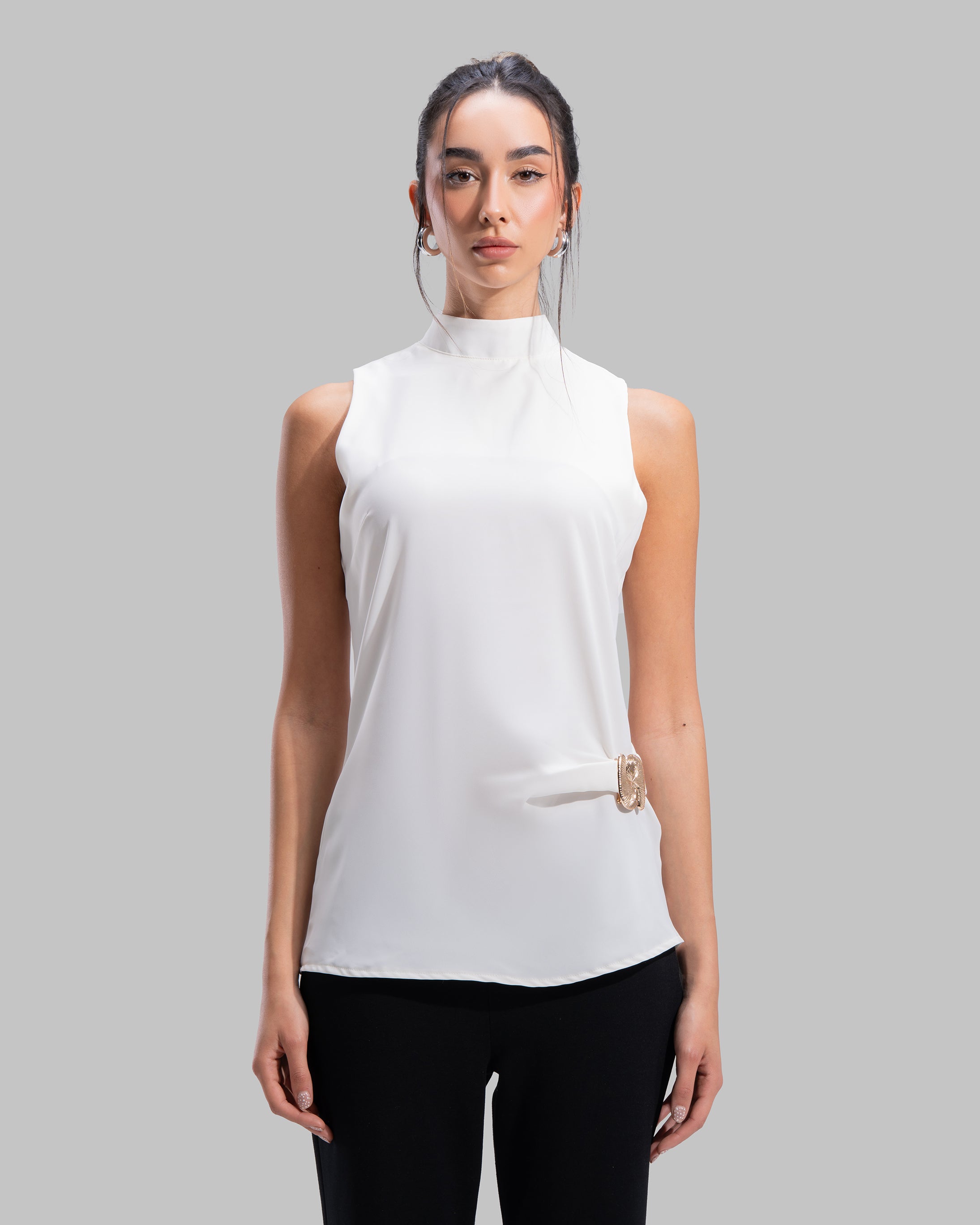 Sleeveless ribbed tank top with a metallic thread finish and a round neck.