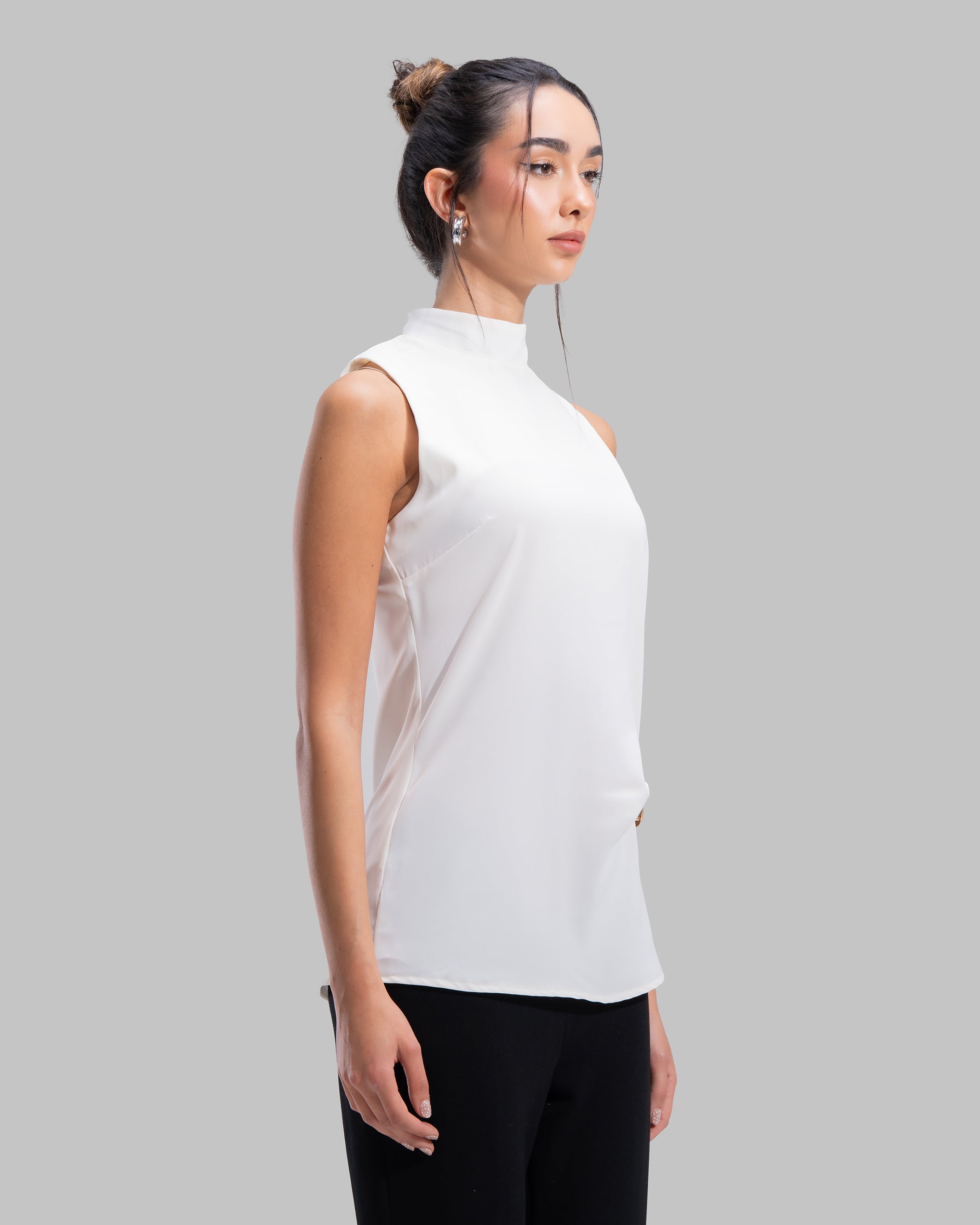 Sleeveless ribbed tank top with a metallic thread finish and a round neck.