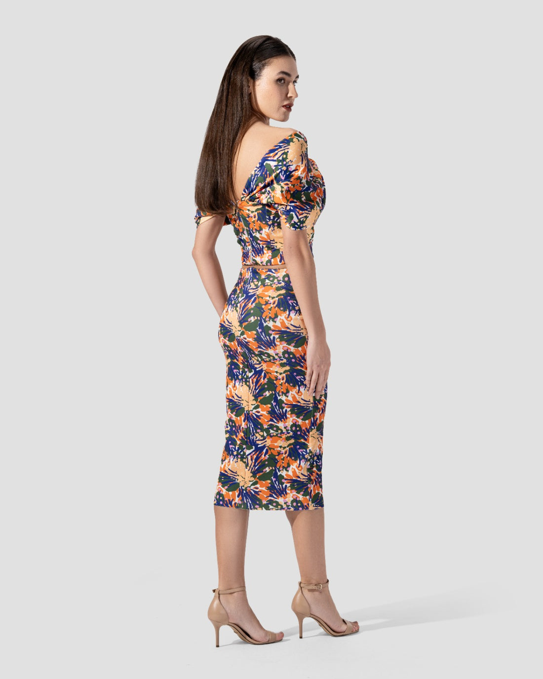 PRINTED OFF-SHOULDER TOP WITH A V-NECK. INVISIBLE BACK ZIP FASTENING