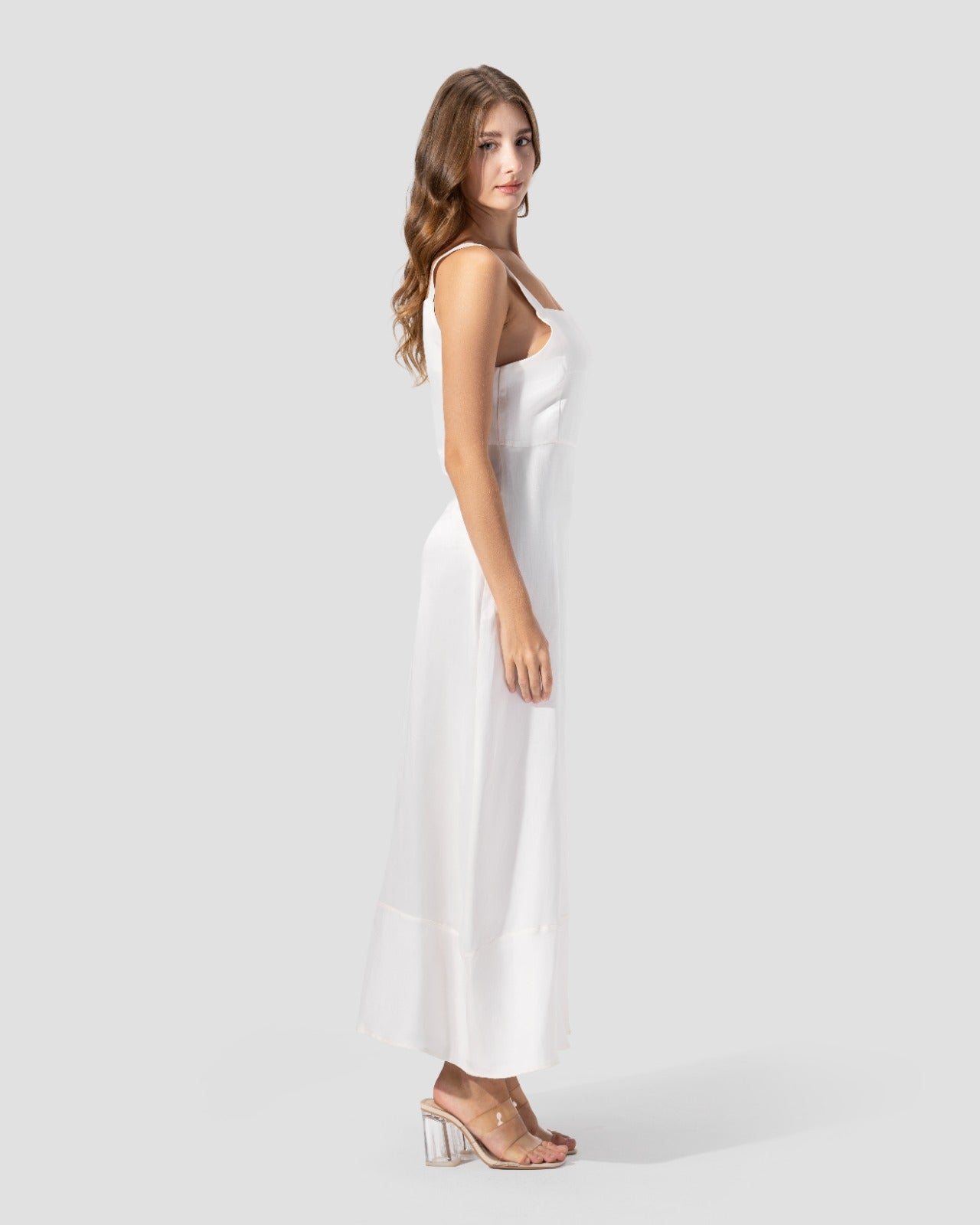 MIDI DRESS WITH A SQUARE NECKLINE AND WIDE STRAPS