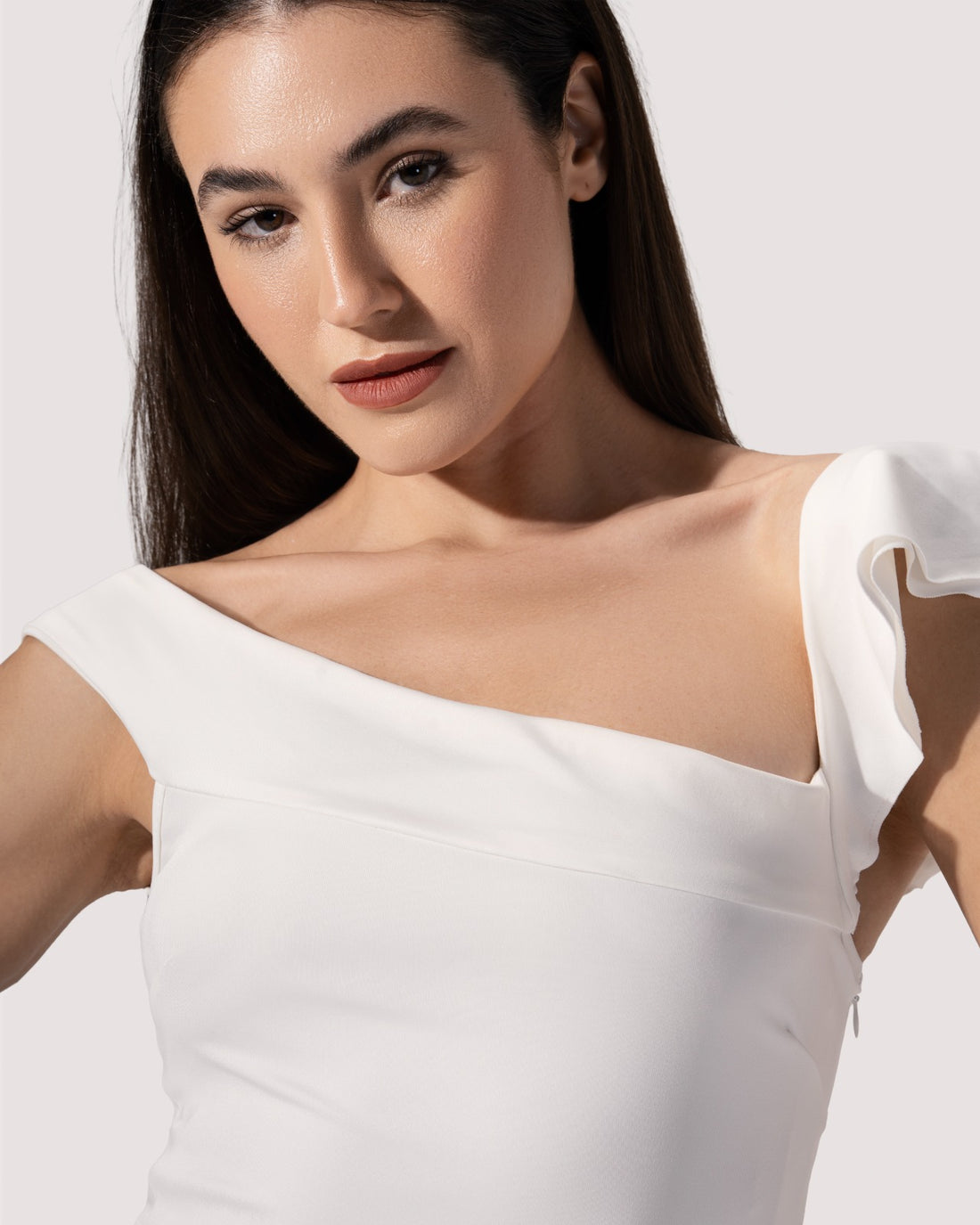 فستان متوسط الطول برقبة مربعة