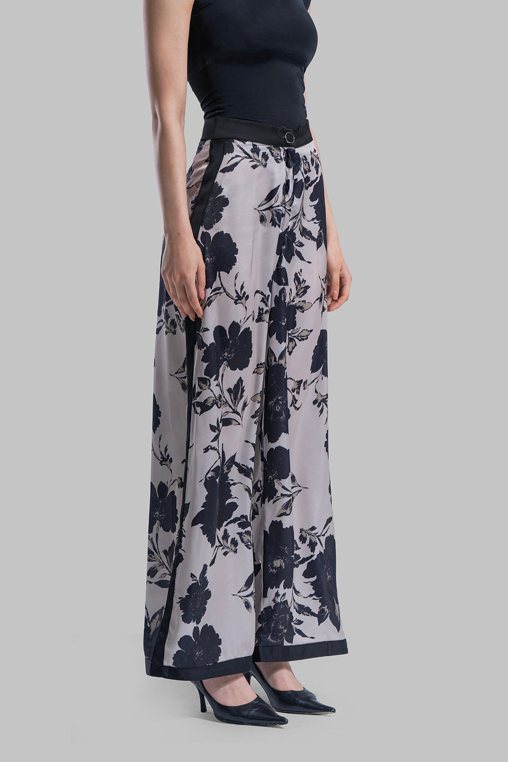 بنطلون مستقيم بخصر عالٍ