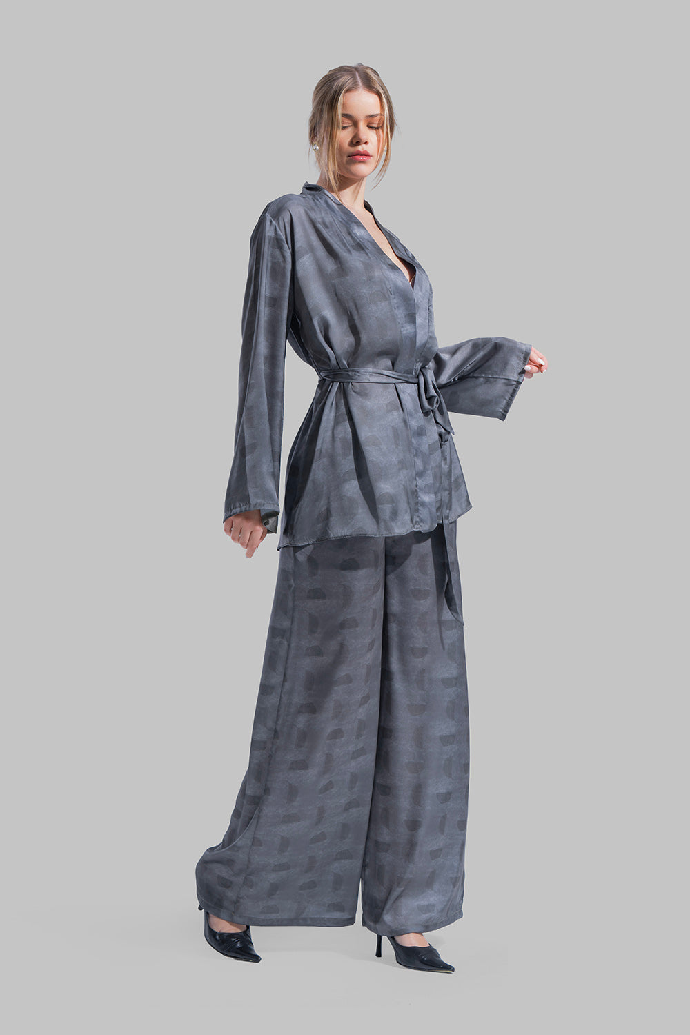 High-waist Pants with an elasticated waistband for comfort.