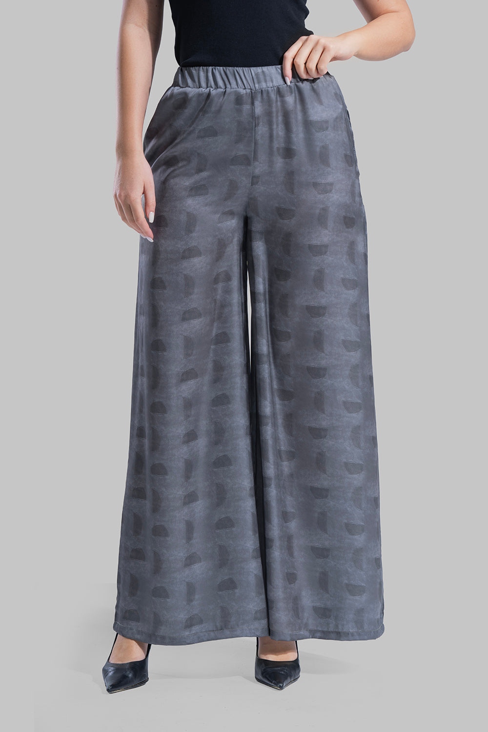 High-waist Pants with an elasticated waistband for comfort.