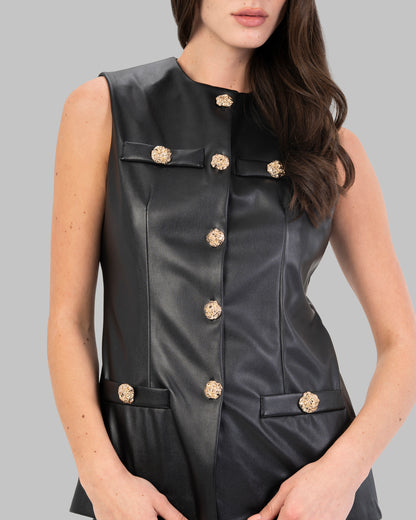 Tailored vest in leather.