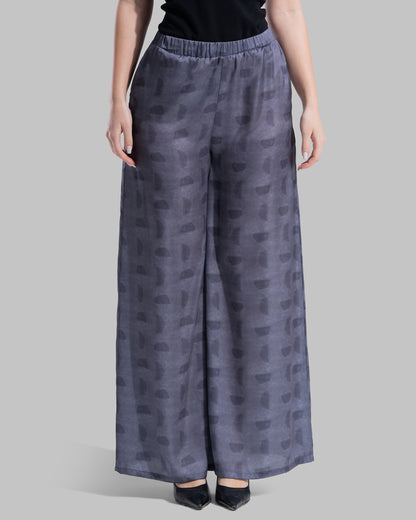 High-waist Pants with an elasticated waistband for comfort.