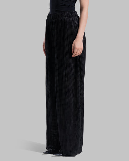 High-waisted wide-leg trousers with an elastic waistband and a textured plissé fabric.