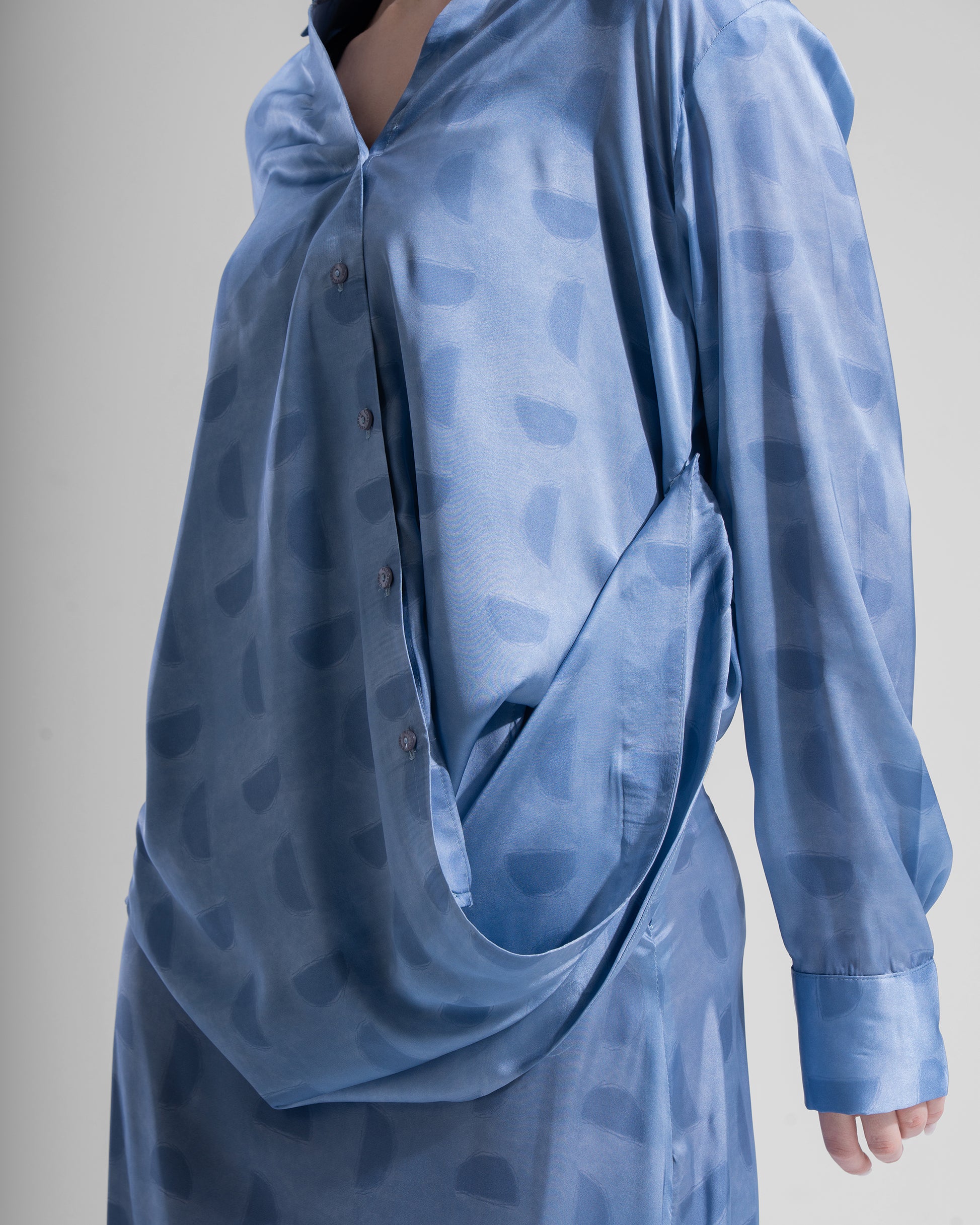 V-neck Blouse with a lapel collar and long sleeves