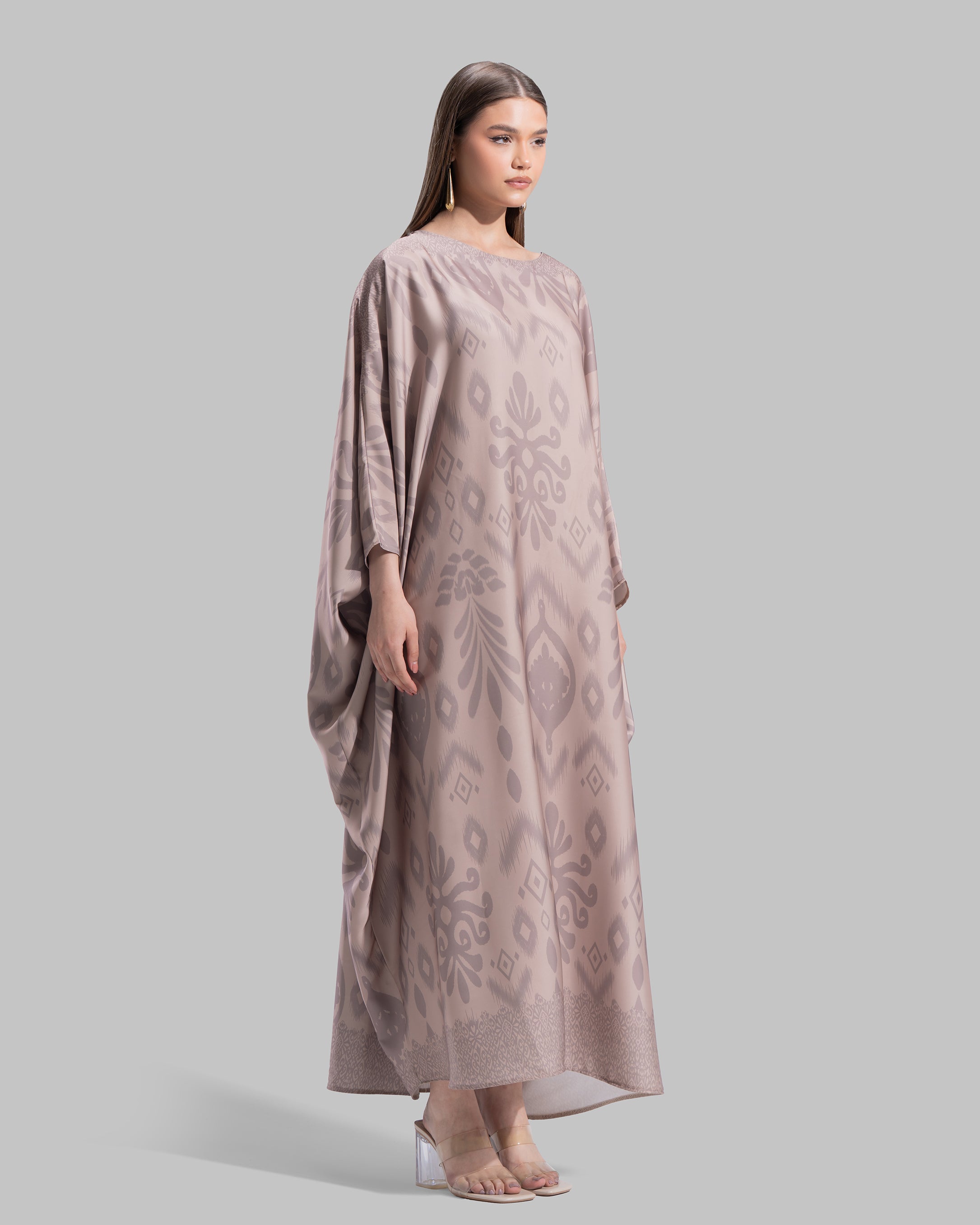 Oversized satin kaftan.
