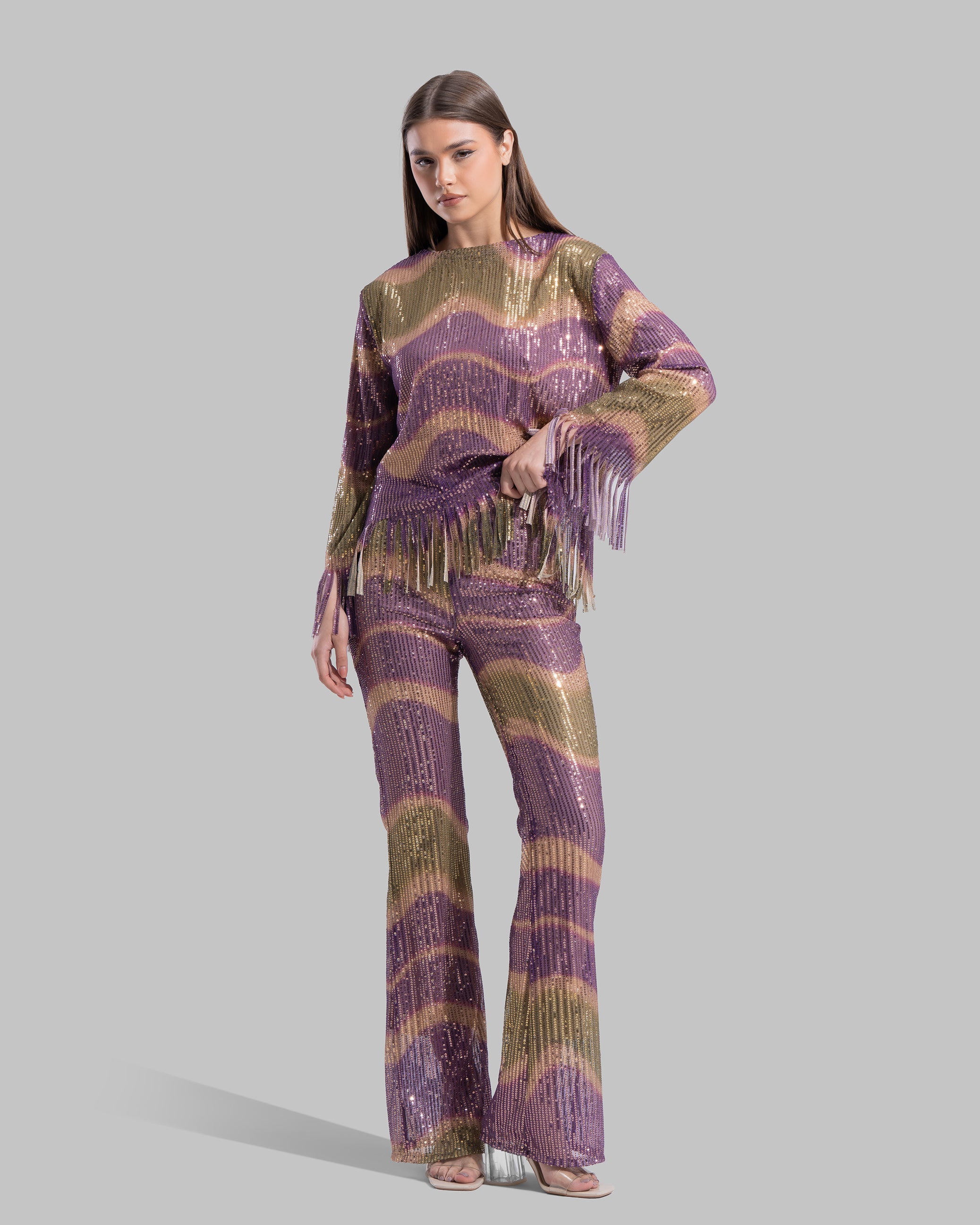 Round neck Blouse with long sleeves.