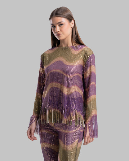 Round neck Blouse with long sleeves.