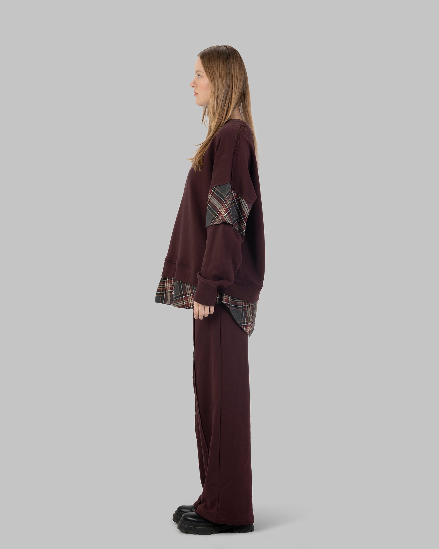 Oversized sweatshirt.