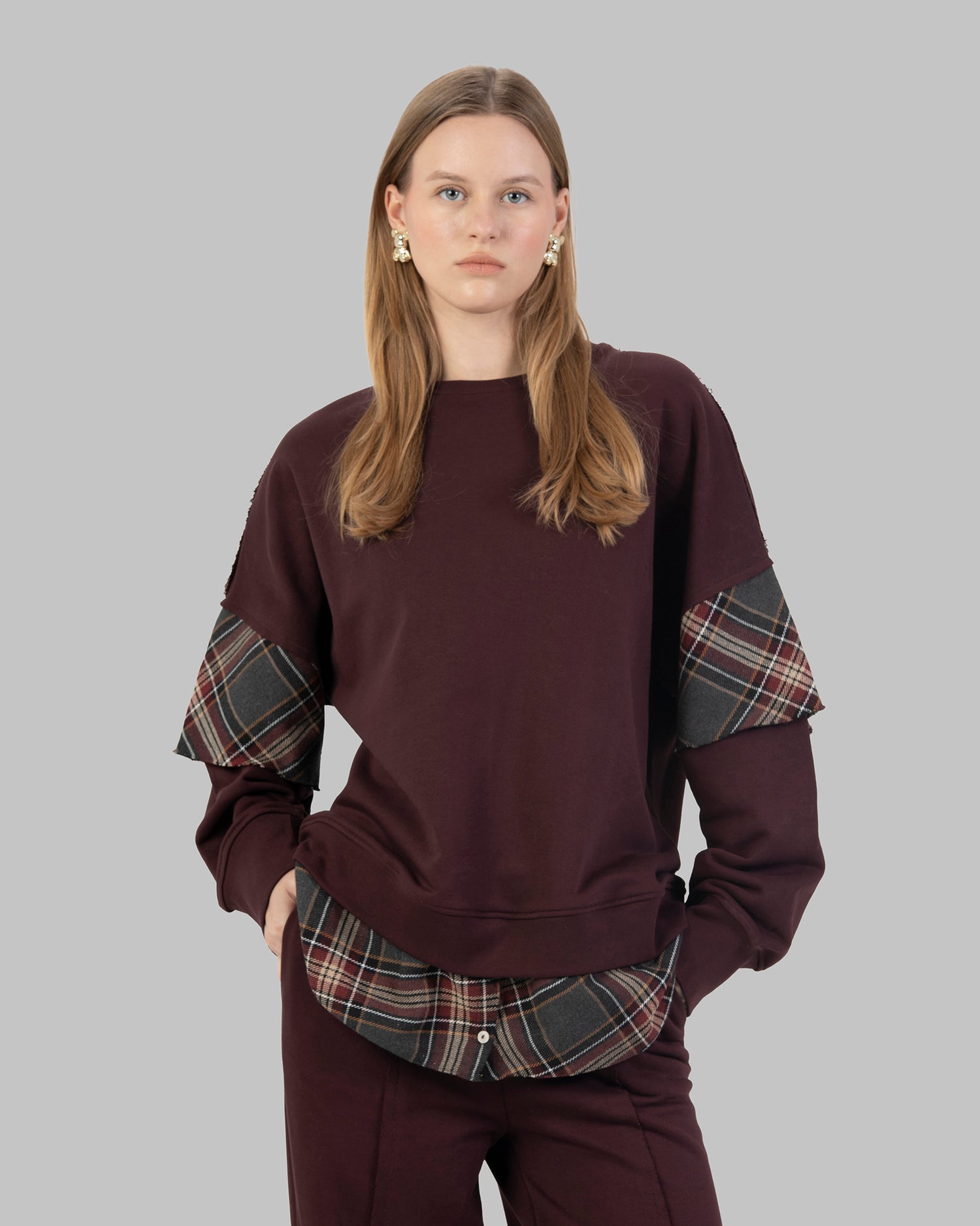 Oversized sweatshirt.