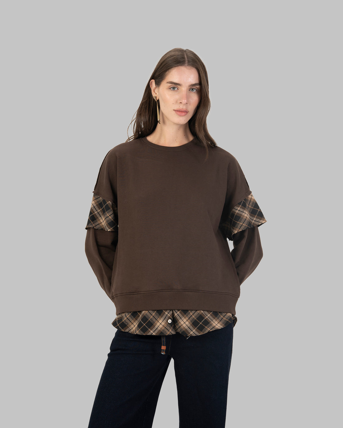 سترة رياضية واسعة.