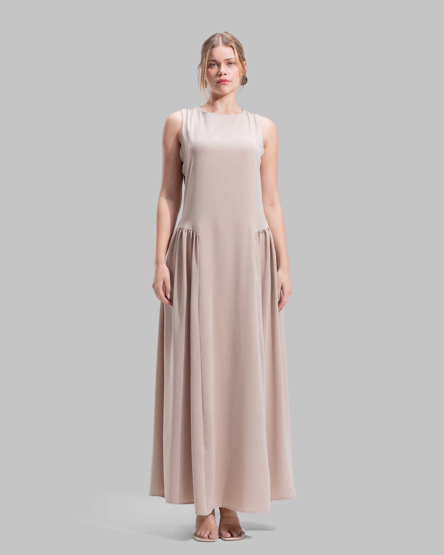 Sleeveless long dress with a round neckline.