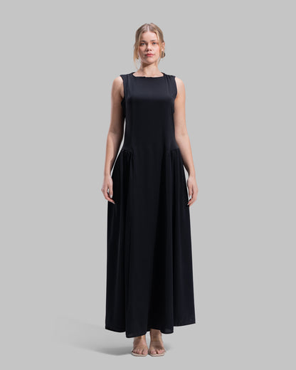 Sleeveless long dress with a round neckline.