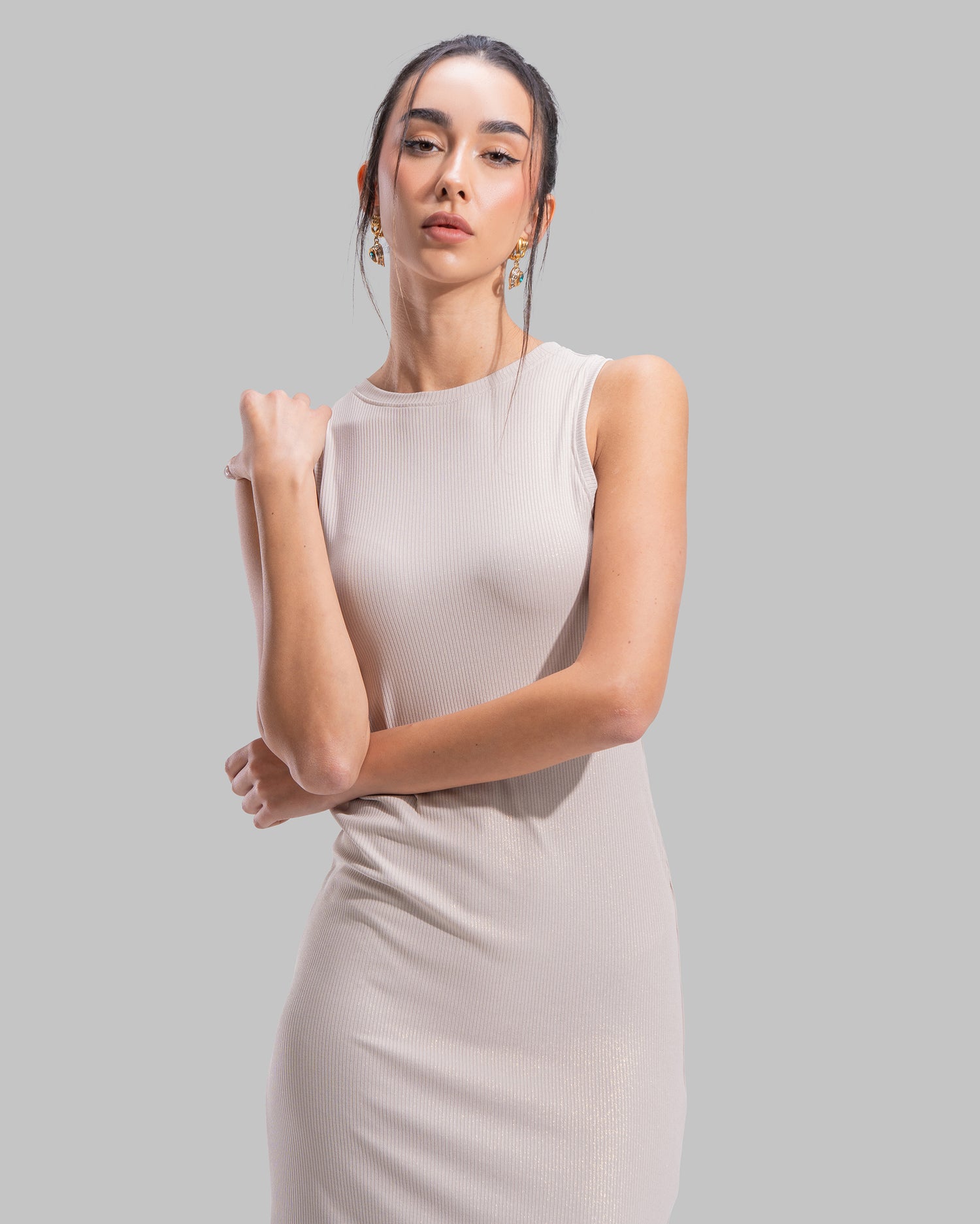 Sleeveless ribbed maxi dress with a round neckline and a tight-fit silhouette.