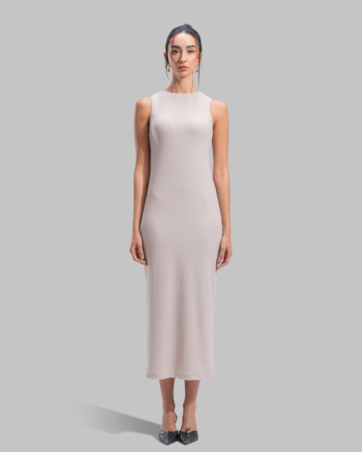 Sleeveless ribbed maxi dress with a round neckline and a tight-fit silhouette.