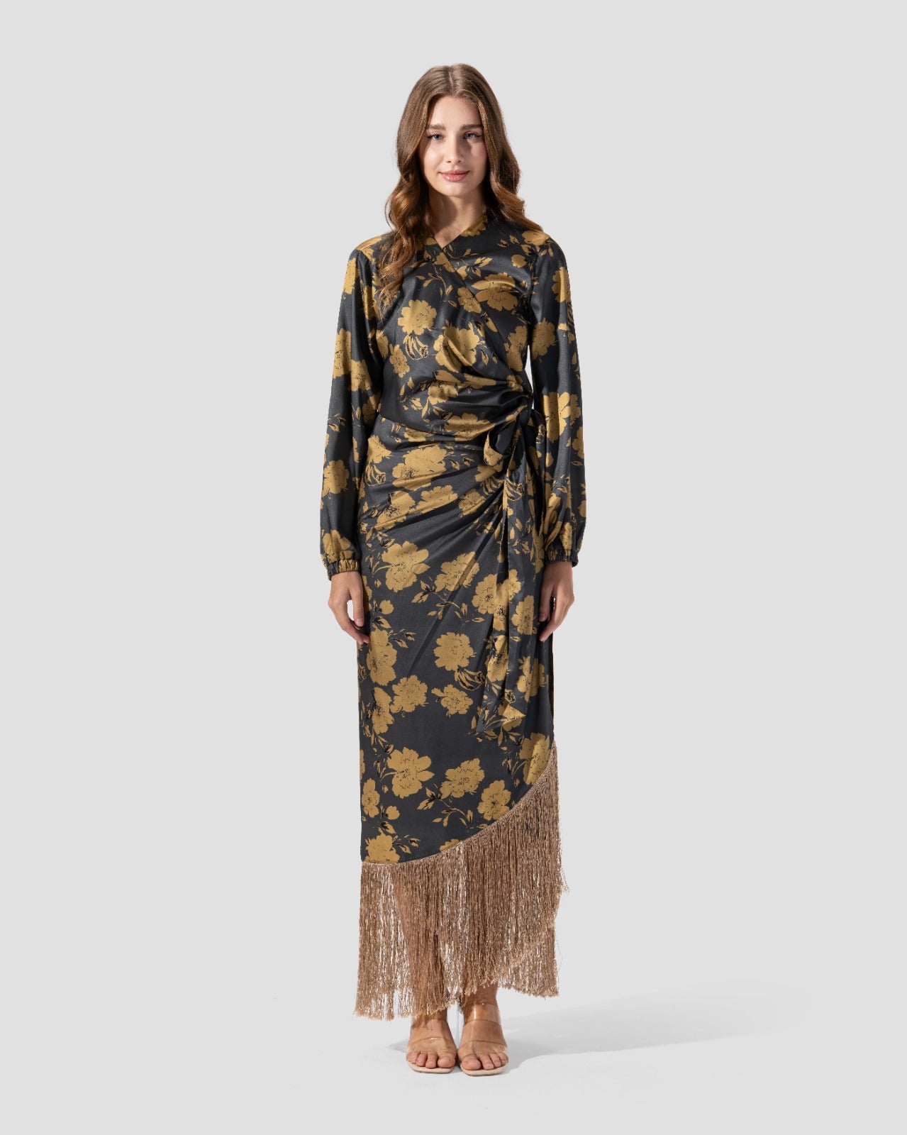 تنورة ملفوفة مطبوعة مع حافة مزينة بالشراشيب