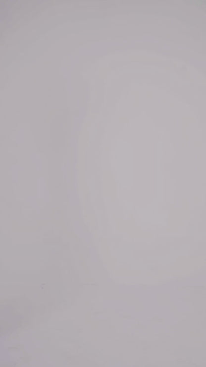 جمبسوت مزين بالترتر مع رقبة على شكل حرف V
